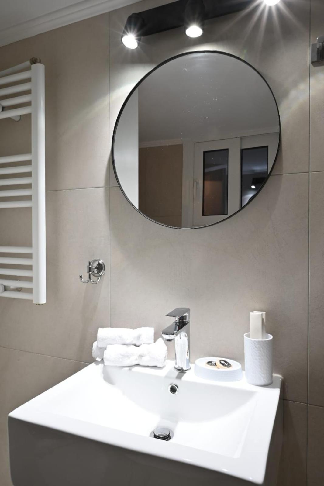 Modern Two Bedroom Apartment At Koukaki 雅典 外观 照片